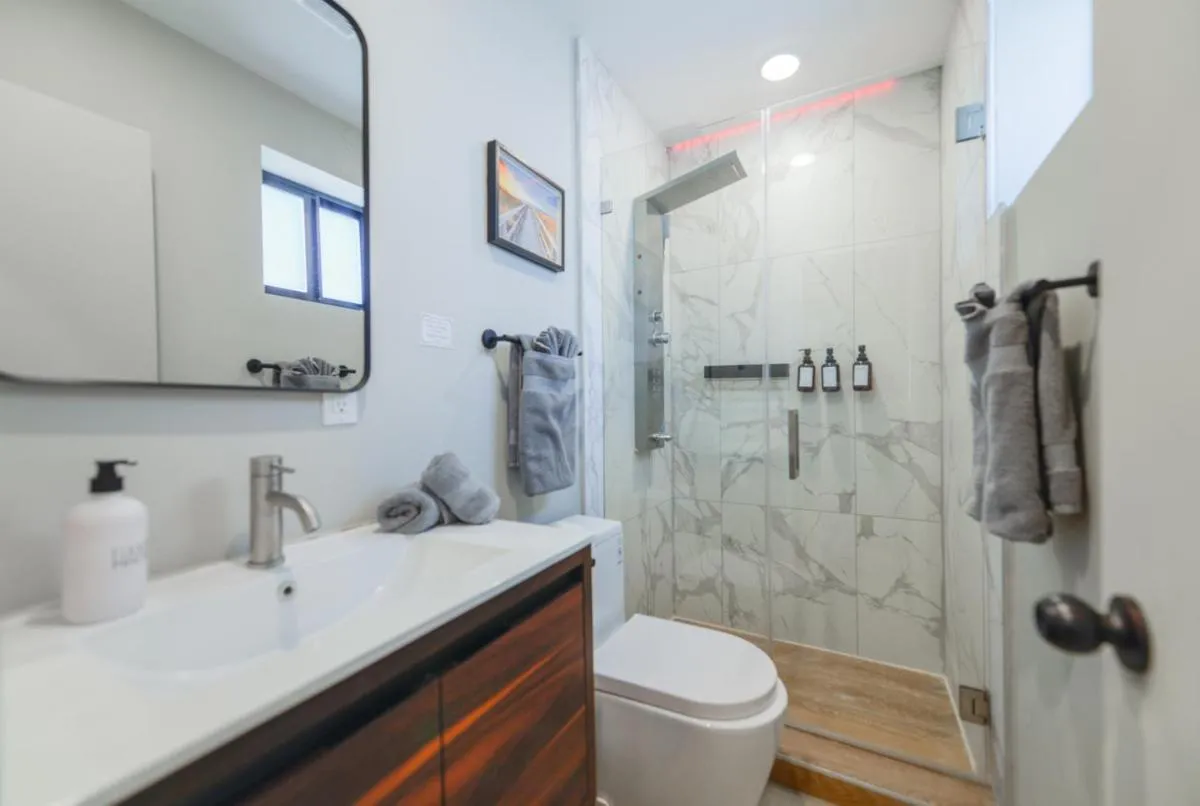 Image 2 of Incredible Comfort: Awesome Apartment with Parking