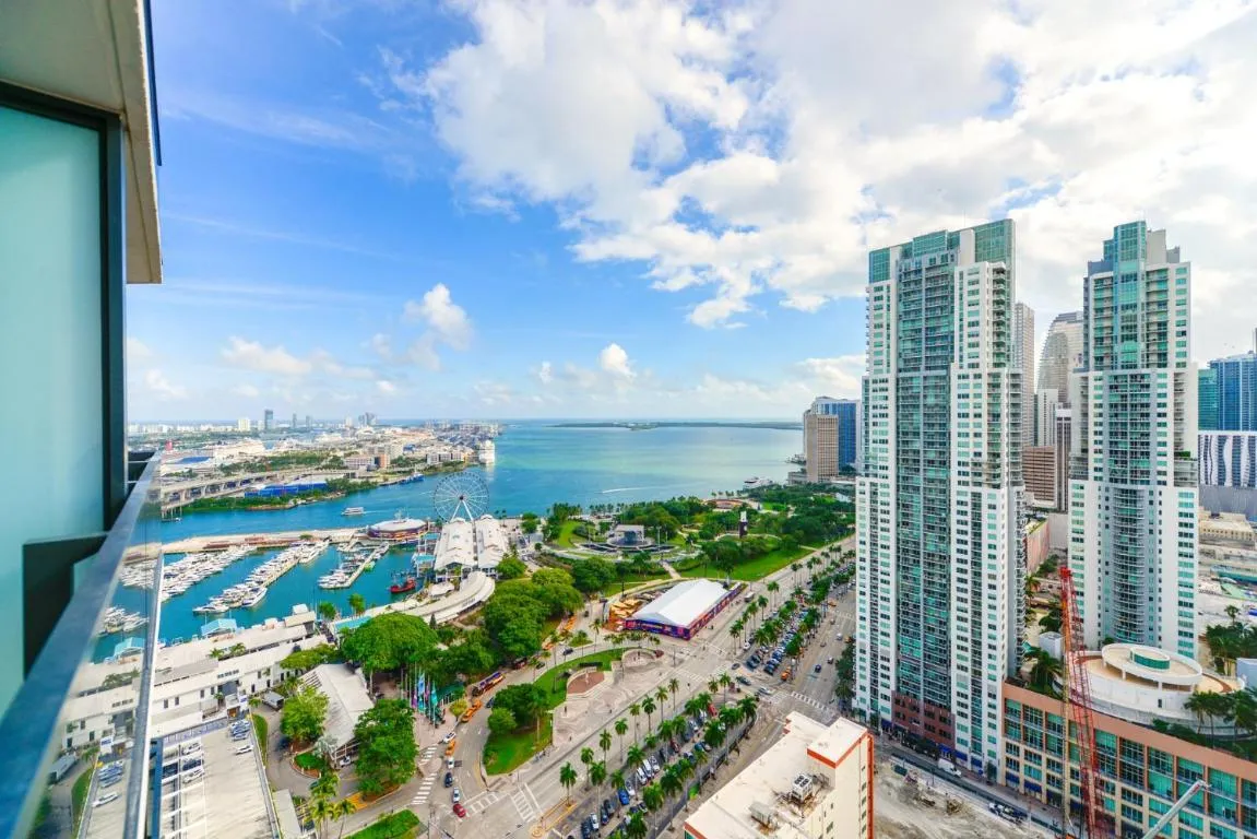 Image of Incredible High-Floor Studio with Bay Views