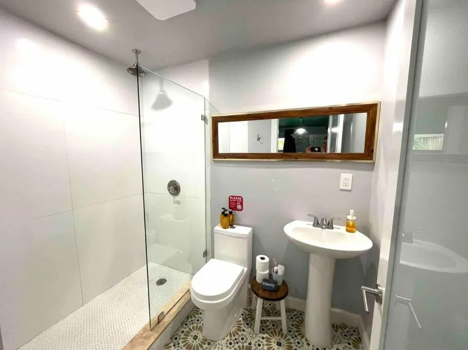 Image 2 of Independent Studio in Little Havana – 4V