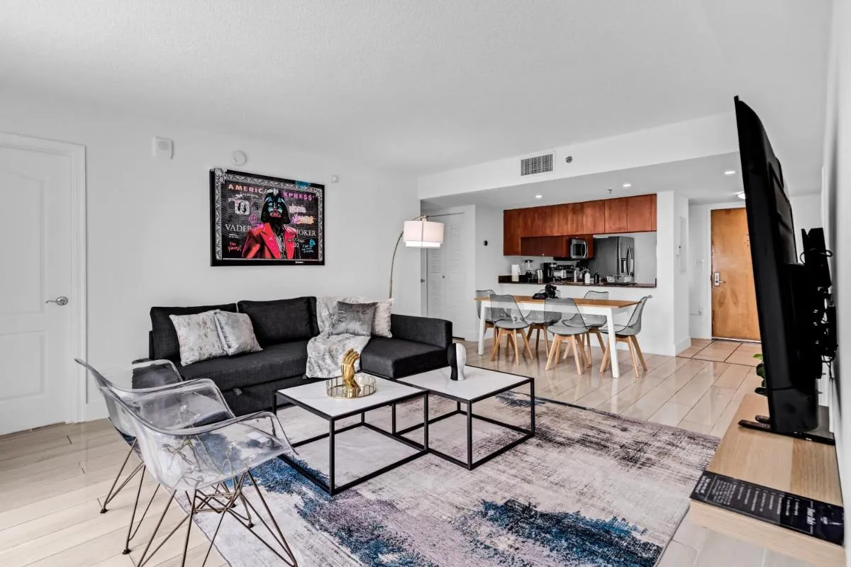 Image 4 of LUX 2B/2B Brickell – Free Parking