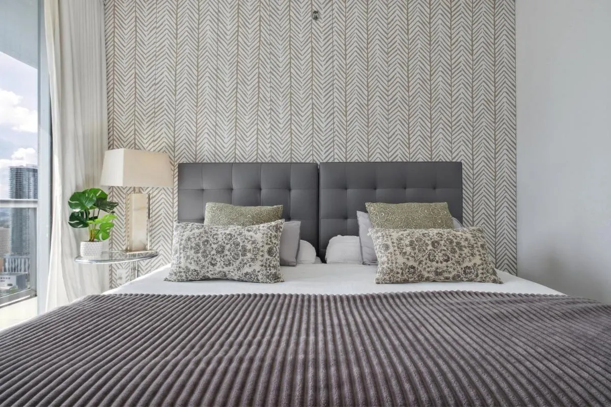 Image 2 of LUX 2B-2B at ICON – Water View & 5-Star Amenities