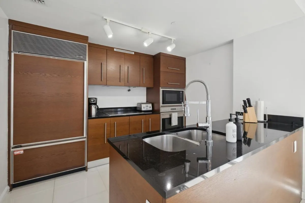 Image 5 of LUX 2B-2B at ICON – Water View & 5-Star Amenities