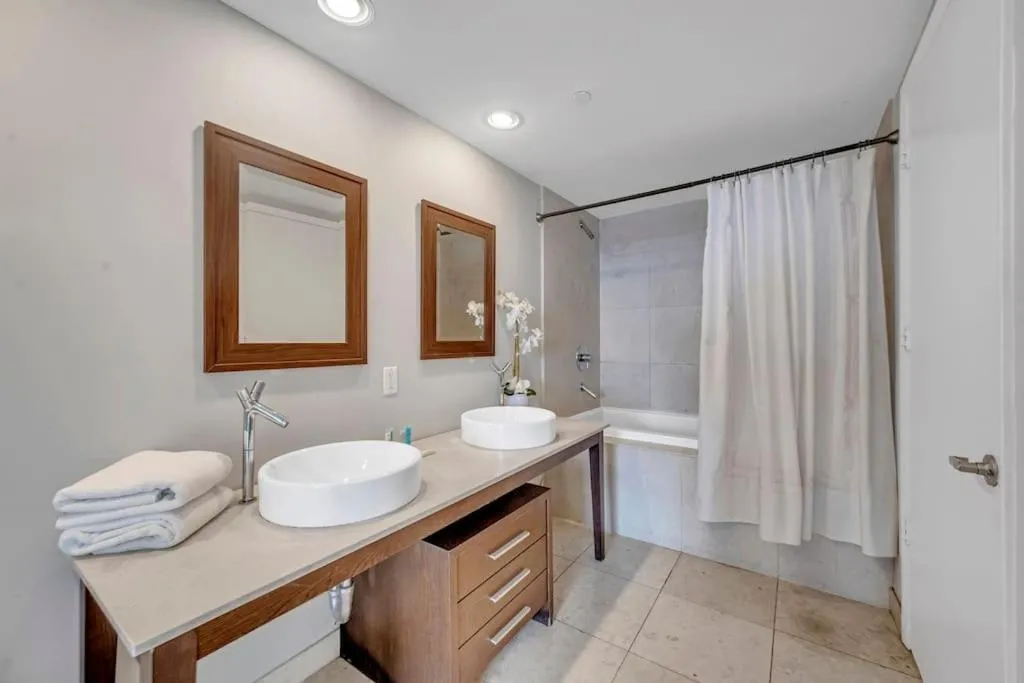 Image 2 of LUXURY 1BR CONDO W Icon Brickell-FREESPA