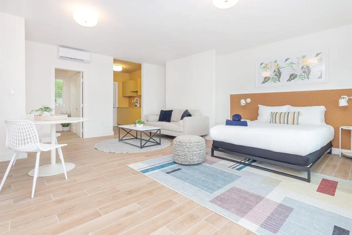 Image 1 of Large Stylish Studio Apartment In El Portal #3