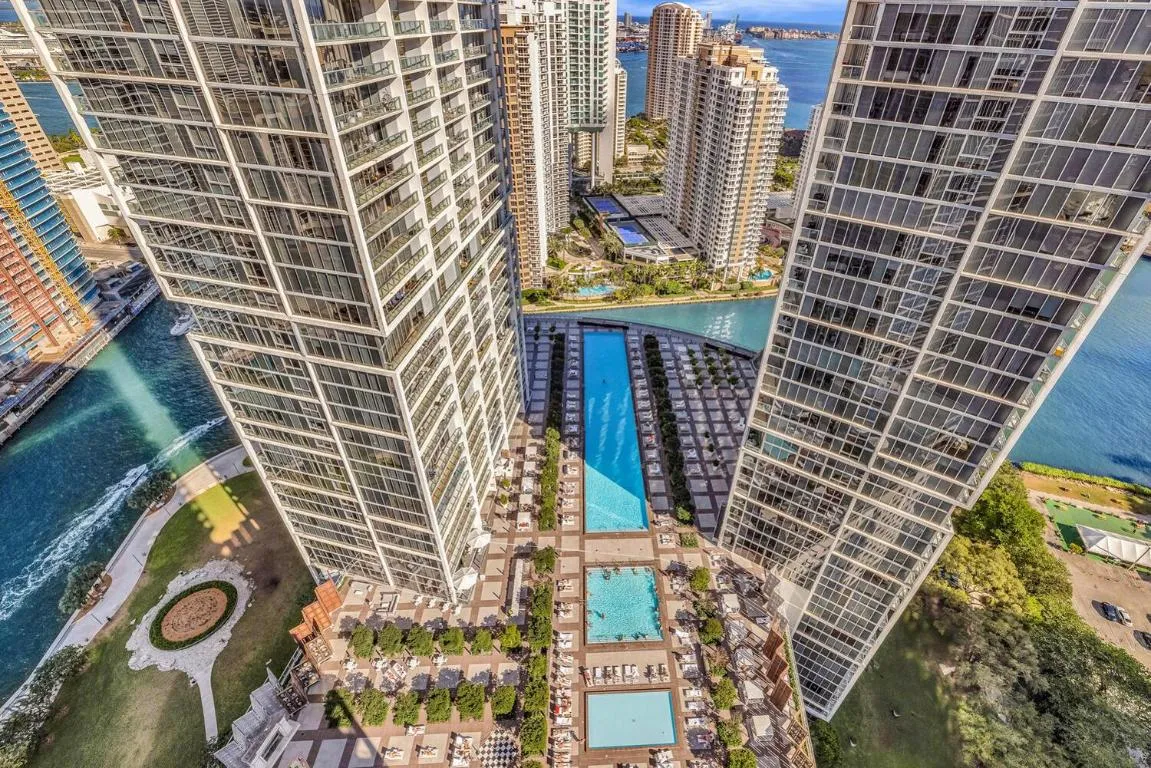 Image of Large Suites in Hotel W with bay views