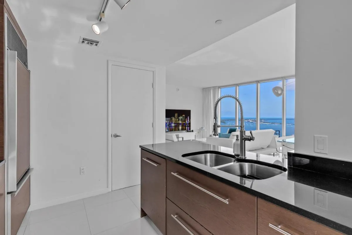 Image 1 of Large Suites in Hotel W with bay views