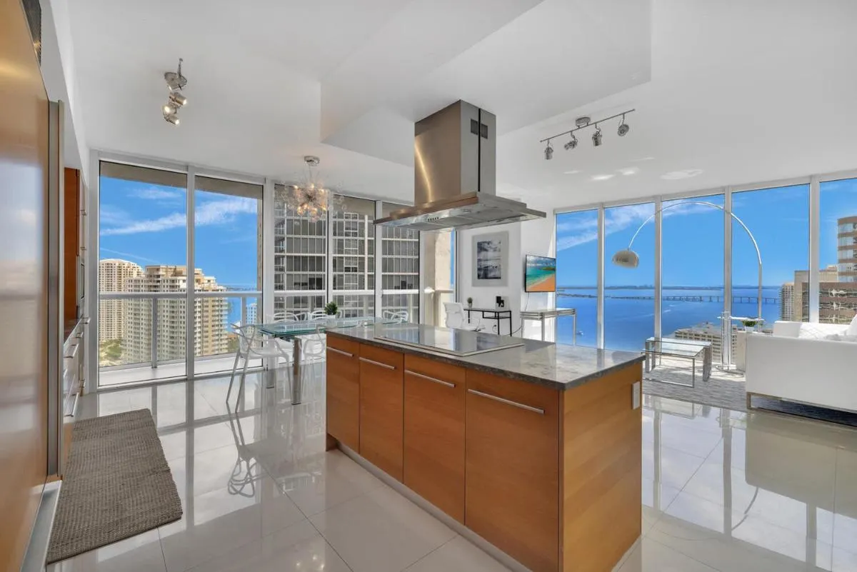 Image 2 of Large Suites in Hotel W with bay views