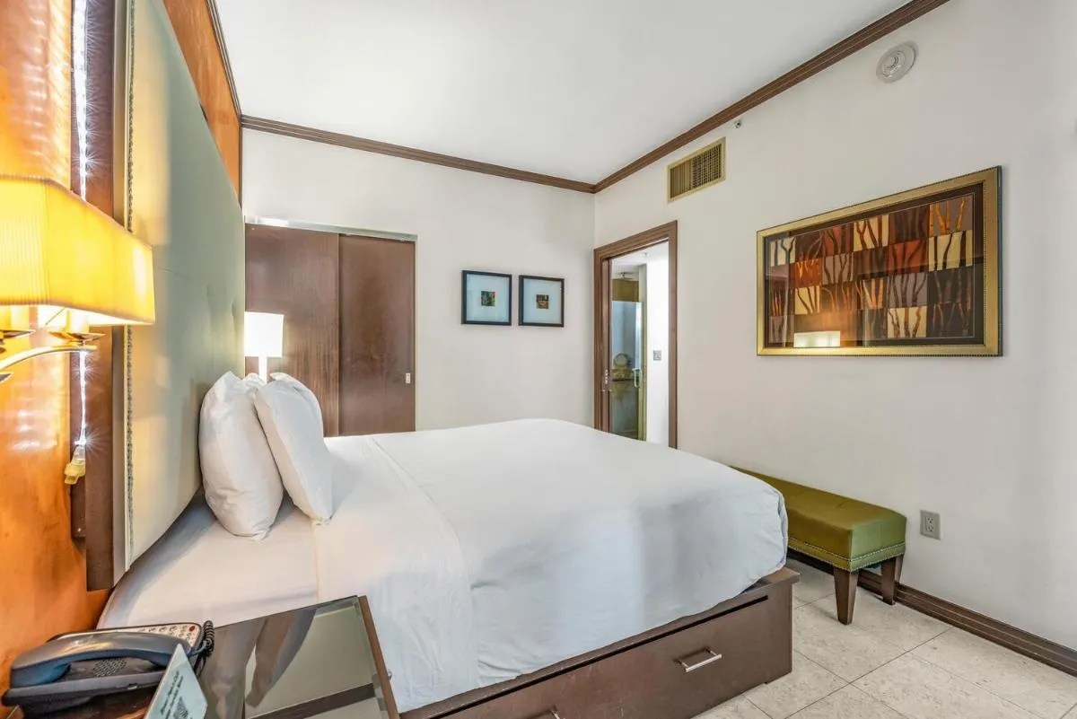 Image 5 of Large suites on Ocean Drive with direct access to the beach