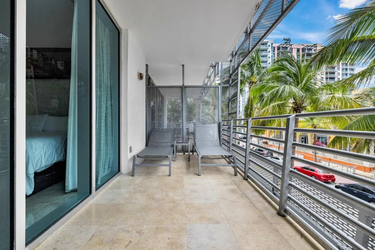 Image 6 of Large suites on Ocean Drive with direct access to the beach