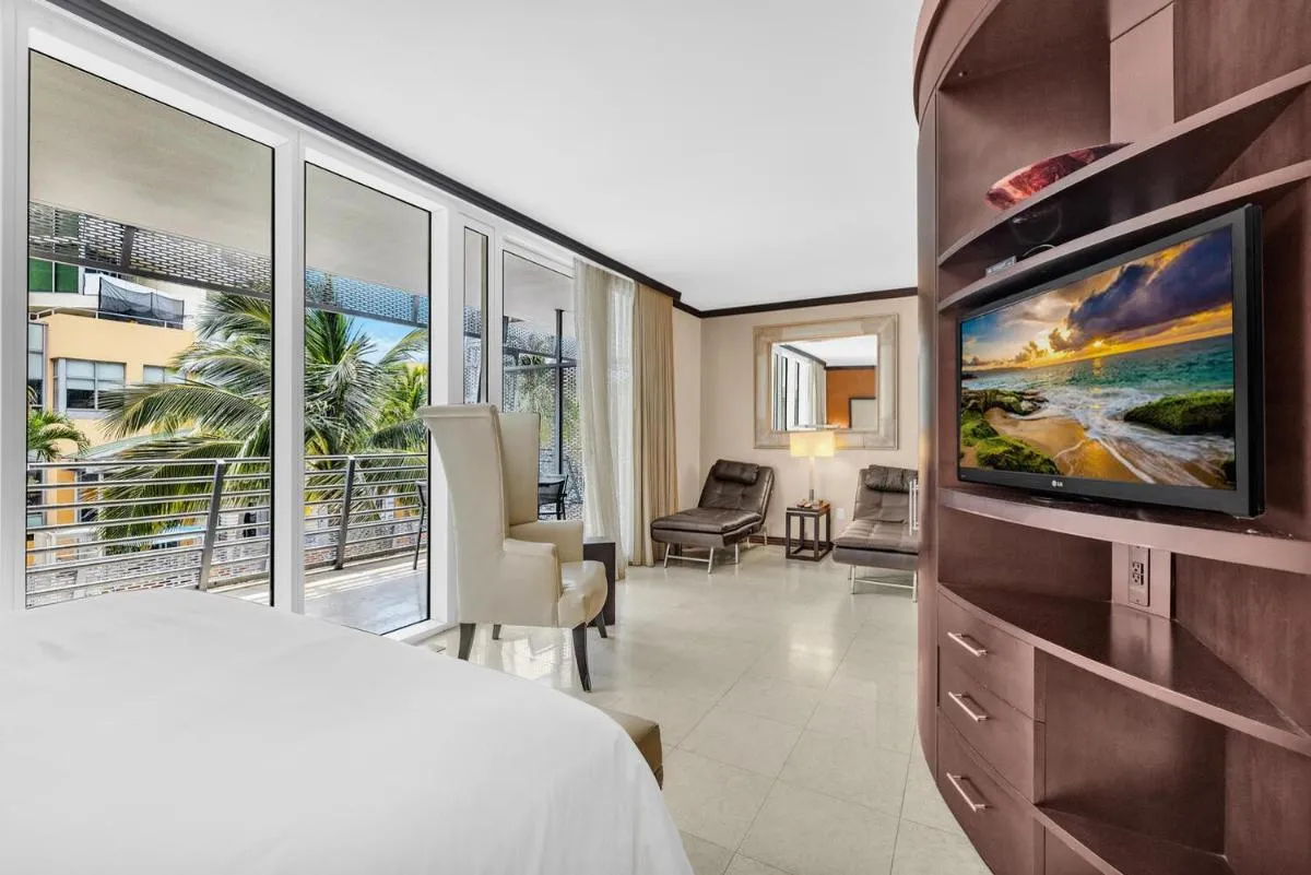 Image 1 of Large suites on Ocean Drive with direct access to the beach