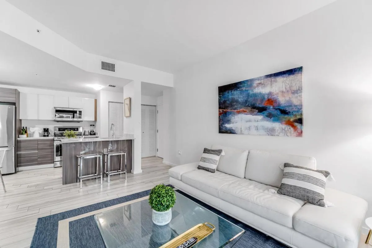 Image 4 of Lovely Unit Mins from Wynwood with Free Parking