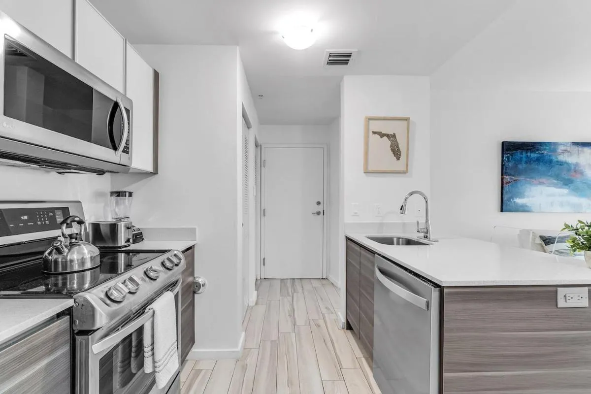 Image 6 of Lovely Unit Mins from Wynwood with Free Parking
