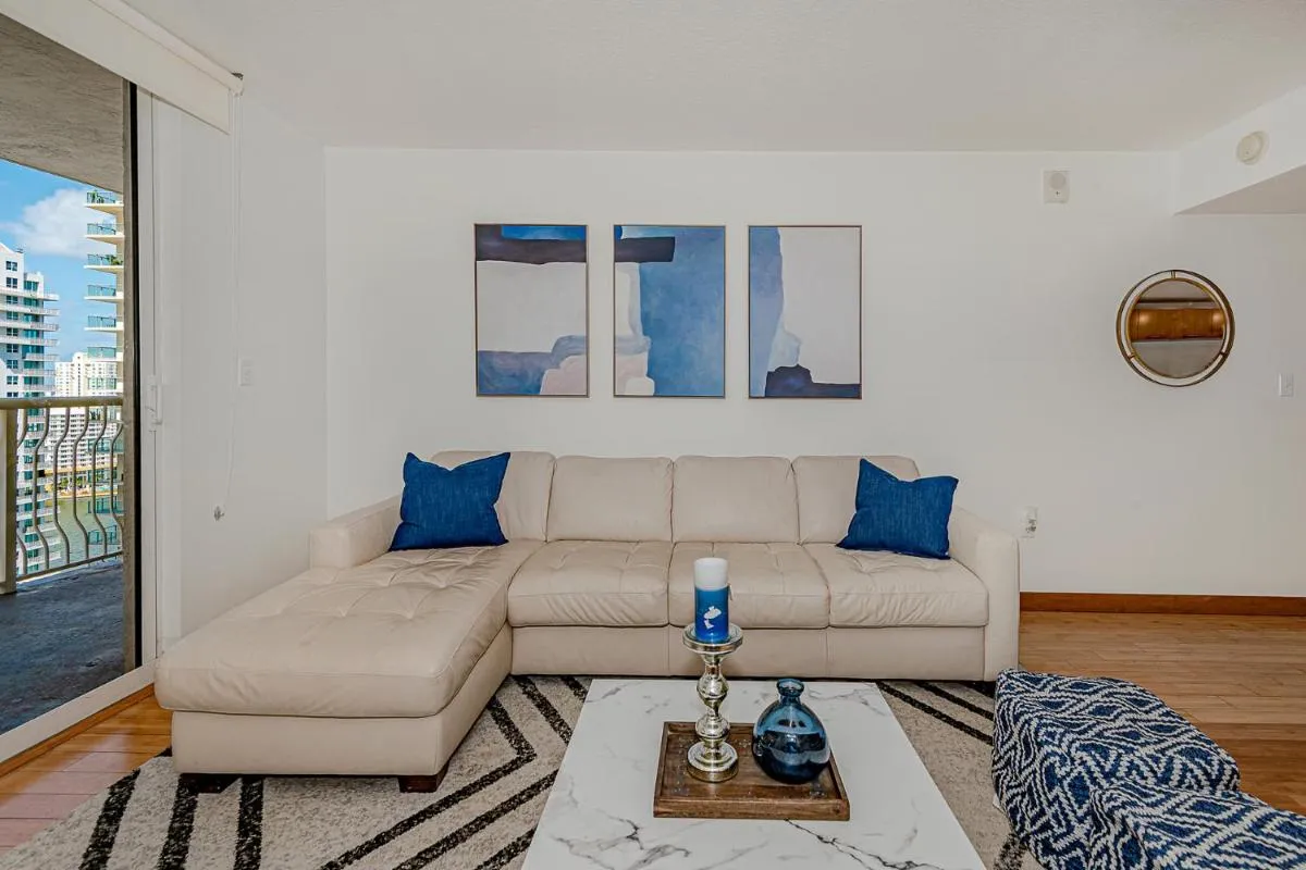 Image 6 of Lovely condo with city & ocean views. Sleep up to 6 people!