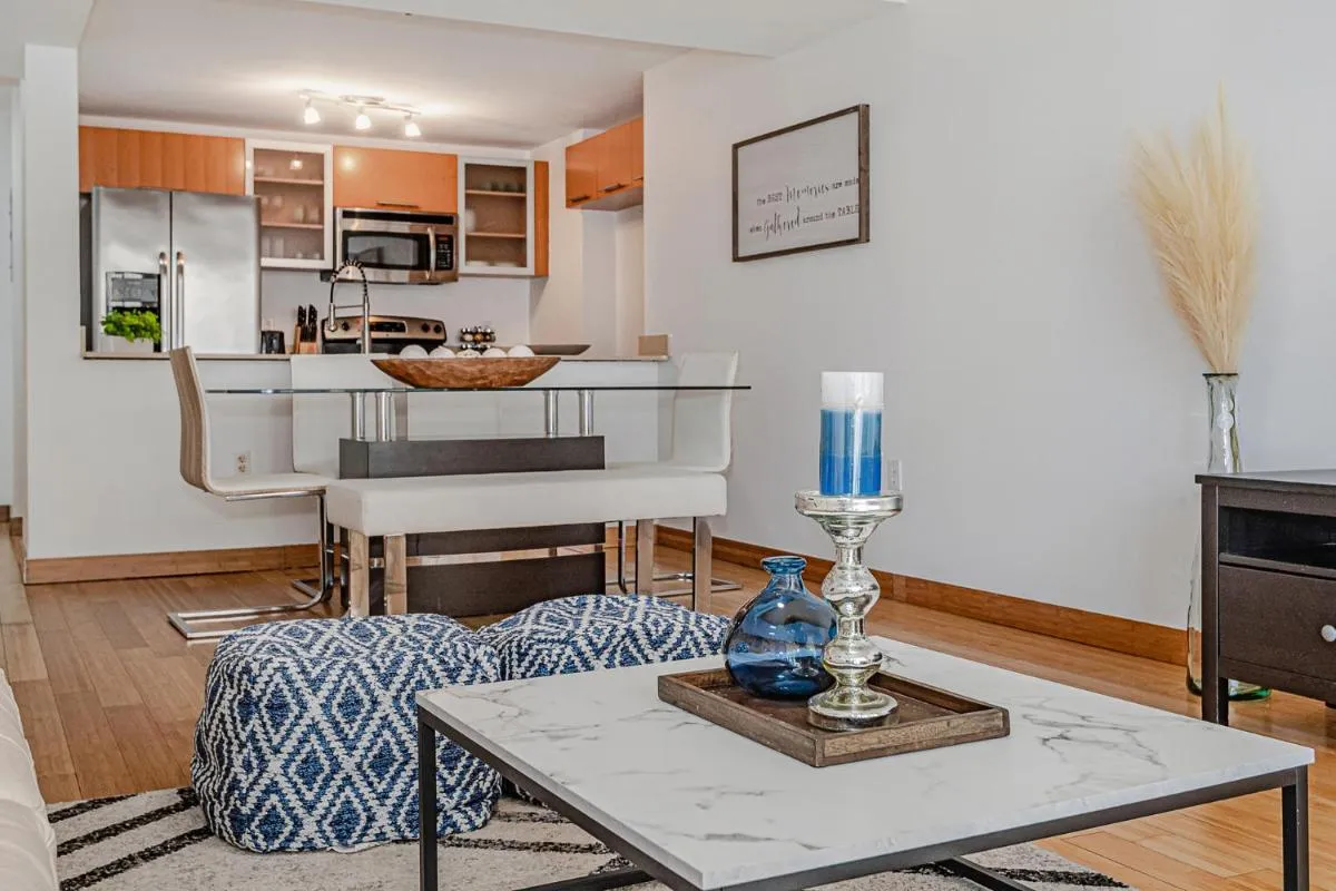 Image 4 of Lovely condo with city & ocean views. Sleep up to 6 people!