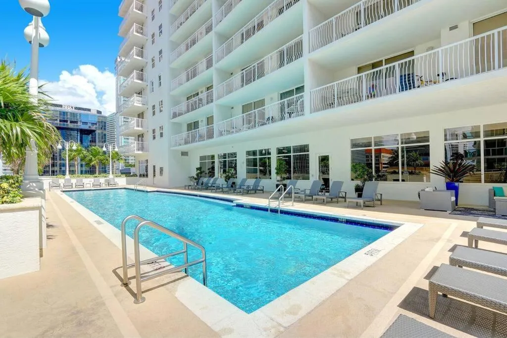Image of Lux 1B condo with XL Balcony, Pool, Gym & Games