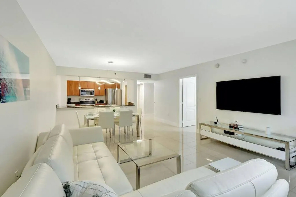 Image 4 of Lux 1B condo with XL Balcony, Pool, Gym & Games