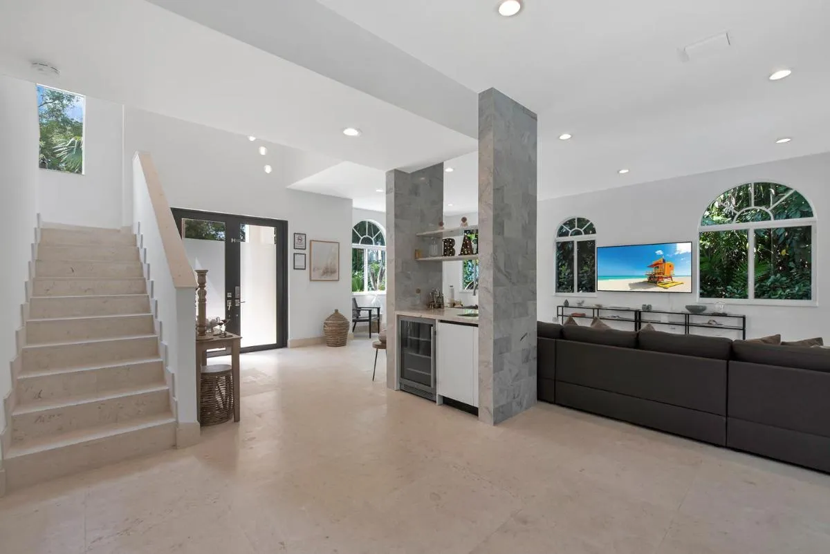 Image 4 of Lux Villa sleeps 18 guest with Pool Jacuzzi Billiards Basketball