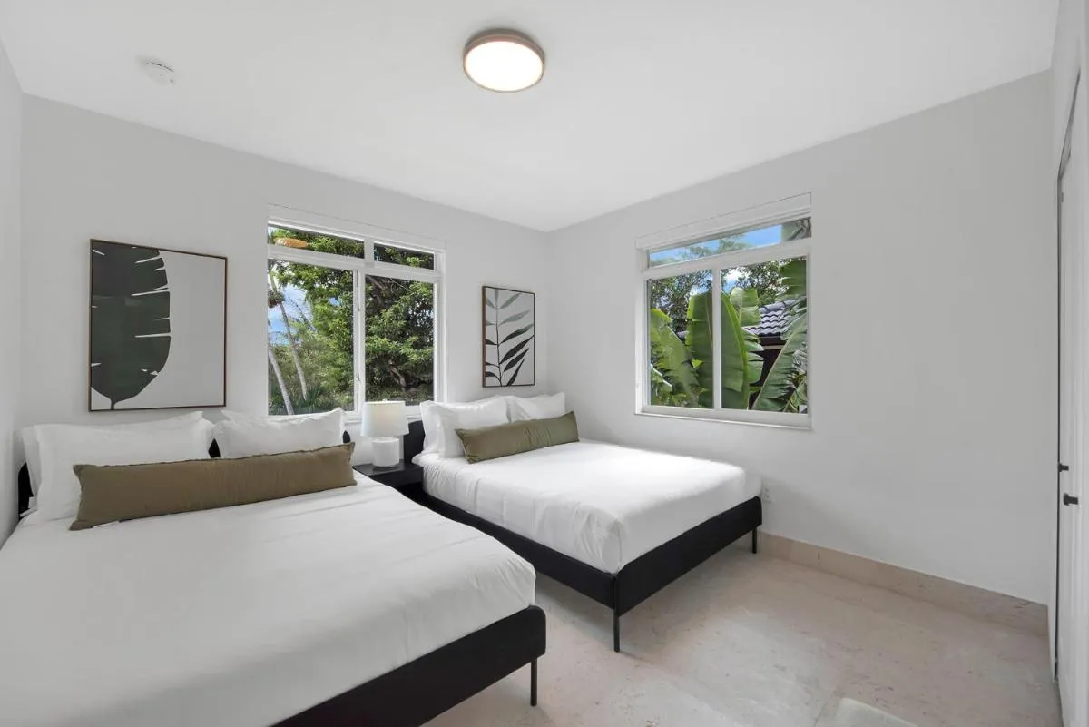 Image 1 of Lux Villa sleeps 18 guest with Pool Jacuzzi Billiards Basketball
