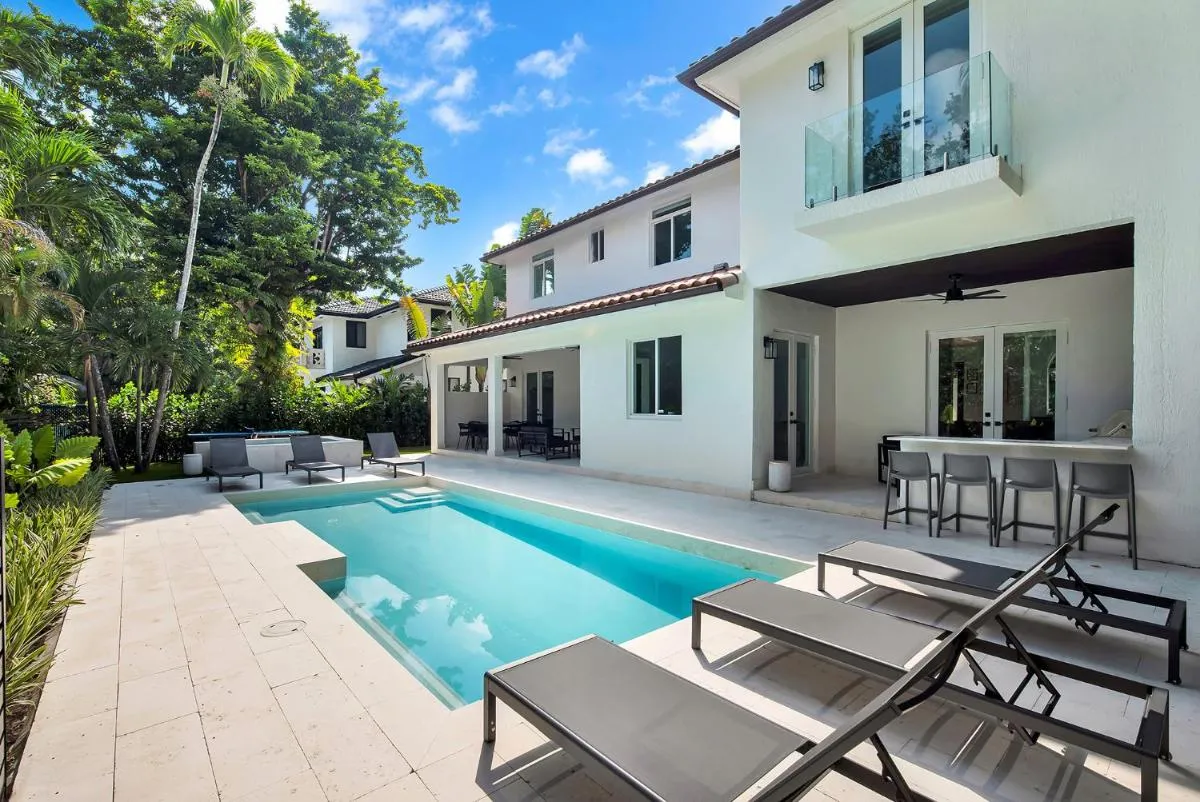 Image 3 of Lux Villa sleeps 18 guest with Pool Jacuzzi Billiards Basketball