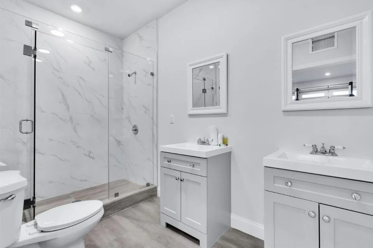 Image 2 of Luxe Bright and Modern Townhome Centrally Located!
