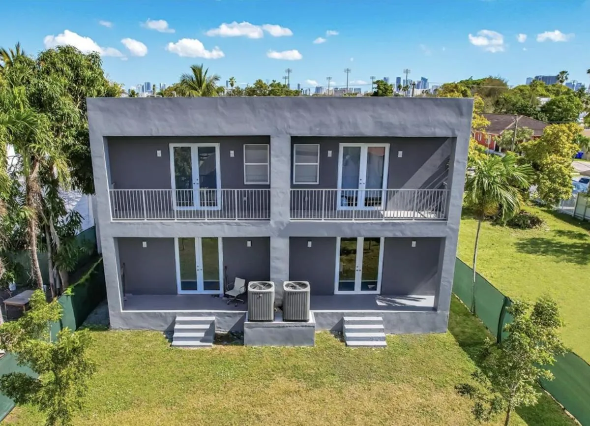 Image 5 of Luxe Bright and Modern Townhome Centrally Located!