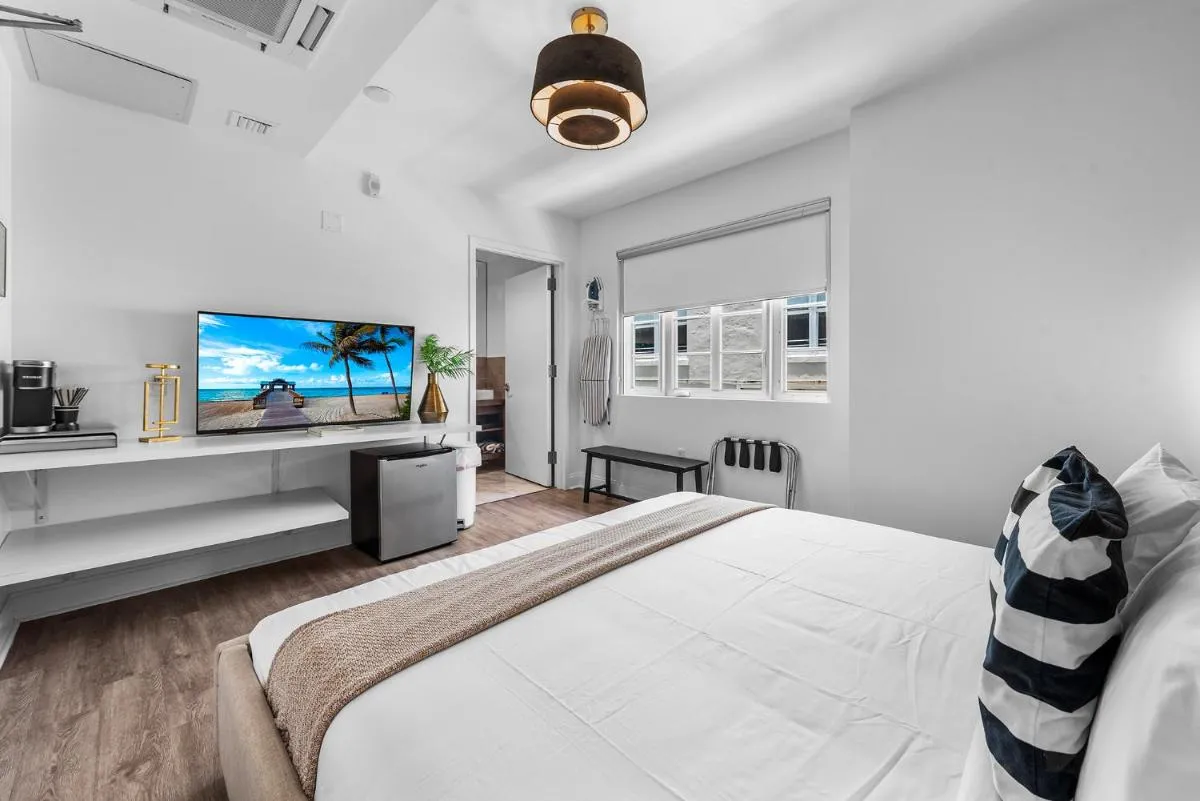 Image 6 of Luxuri Suites