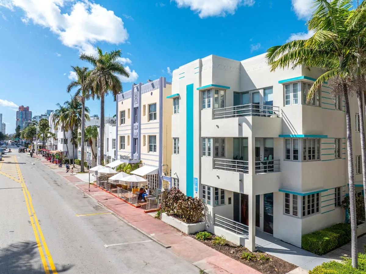 Image 5 of Luxuri Suites
