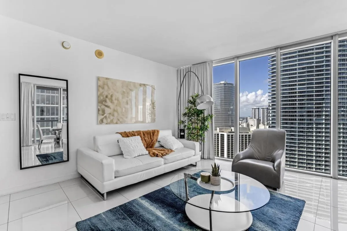 Image 4 of Luxurious Condo at ICON with Views