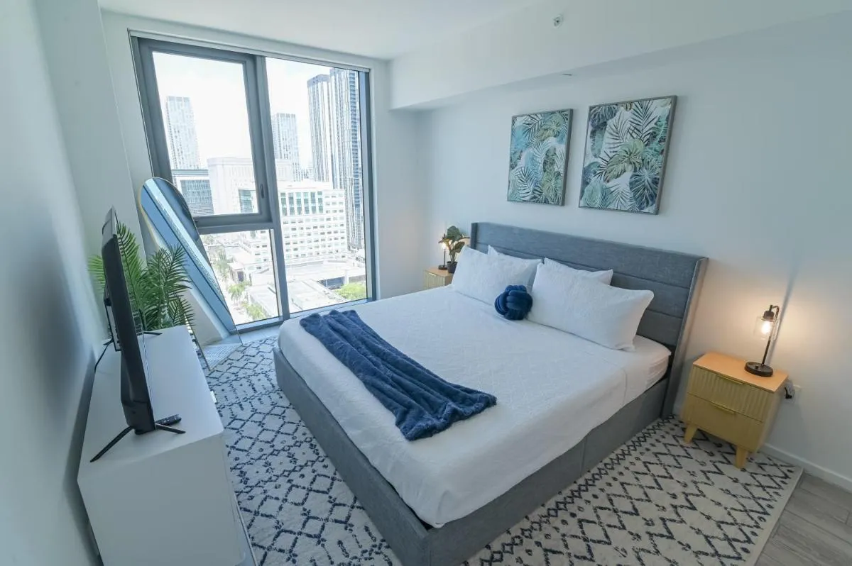 Image 1 of Luxurious King Bed Suite in Downtown Miami