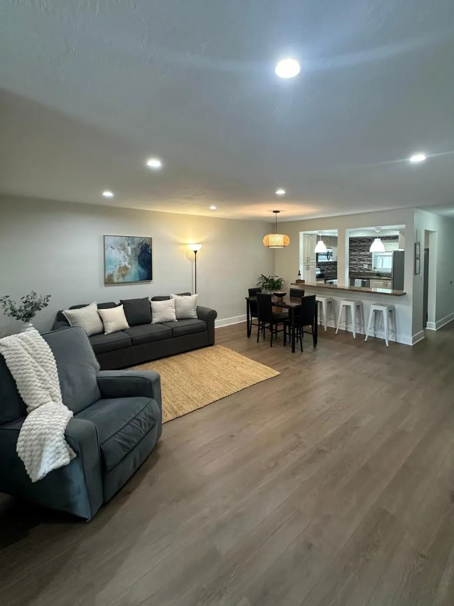 Image 3 of Luxurious & Spacious Townhouse in Prime Location