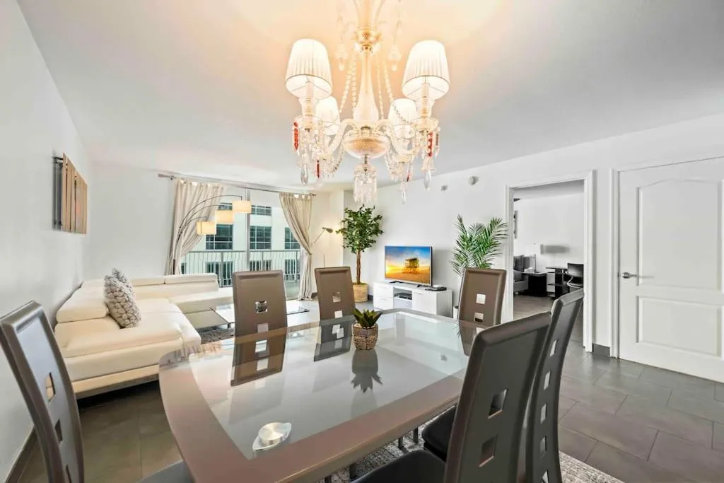 Image of Luxury 1 BDR • 30th Floor • Brickell • Water Views