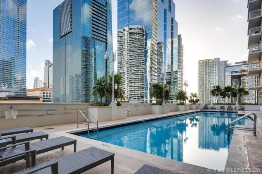 Image 3 of Luxury 1 BDR • 30th Floor • Brickell • Water Views