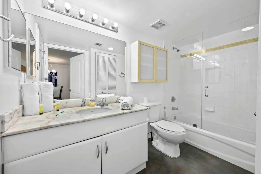 Image 2 of Luxury 1 BDR • 30th Floor • Brickell • Water Views