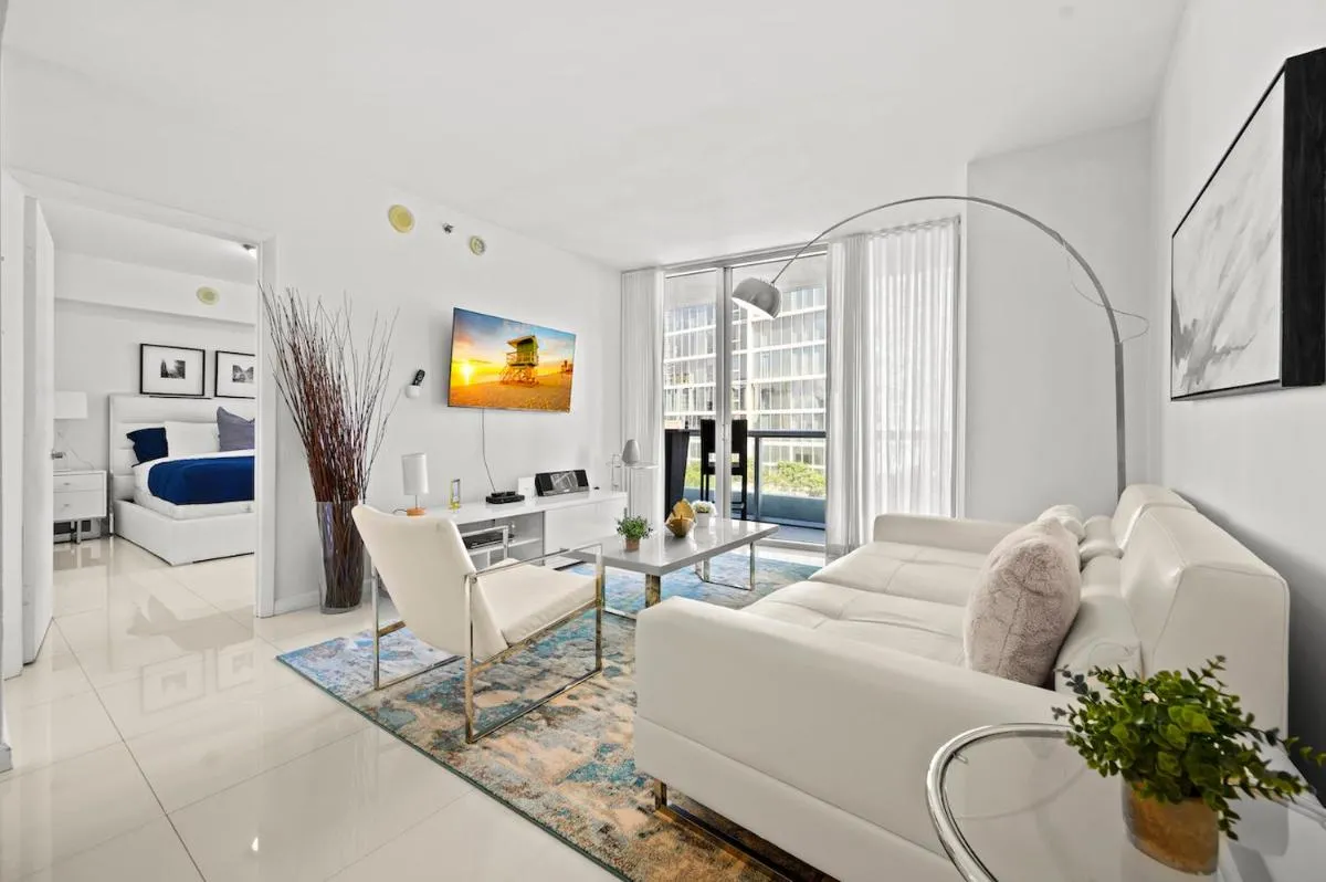 Image 3 of Luxury 1 BR Condo W Icon Brickell-Waterviews
