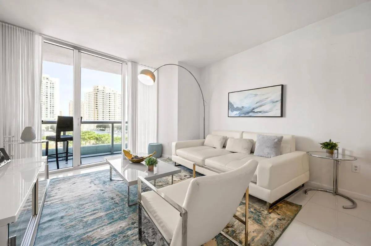 Image 2 of Luxury 1 BR Condo W Icon Brickell-Waterviews