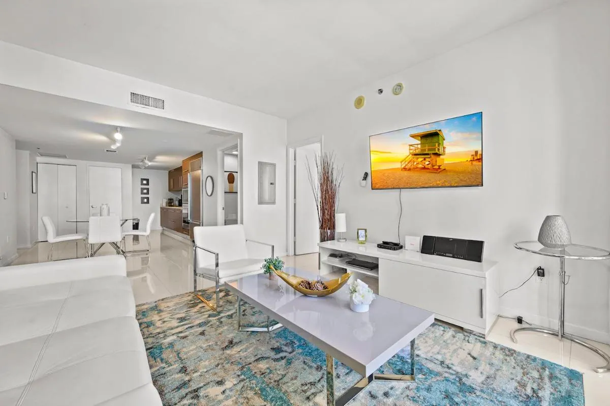Image 1 of Luxury 1 BR Condo W Icon Brickell-Waterviews