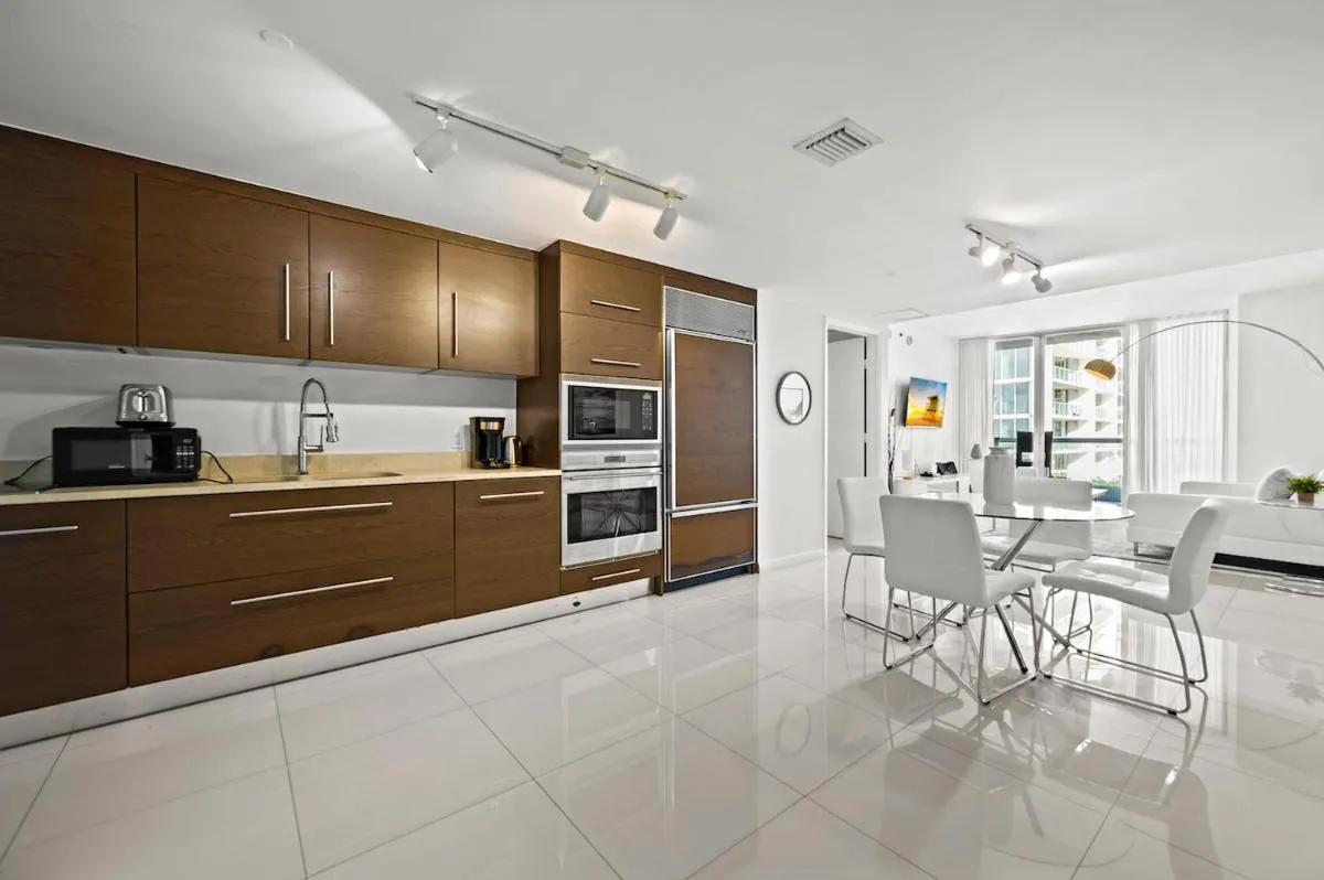 Image 5 of Luxury 1 BR Condo W Icon Brickell-Waterviews