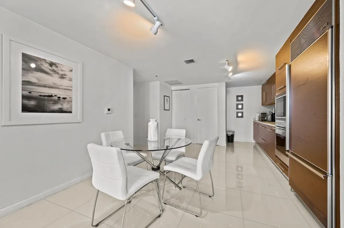 Image 6 of Luxury 1 BR Condo W Icon Brickell-Waterviews