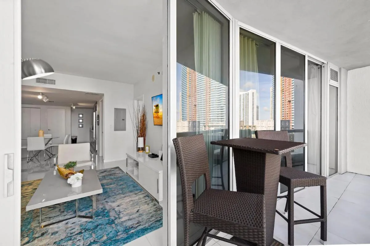 Image 4 of Luxury 1 BR Condo W Icon Brickell-Waterviews