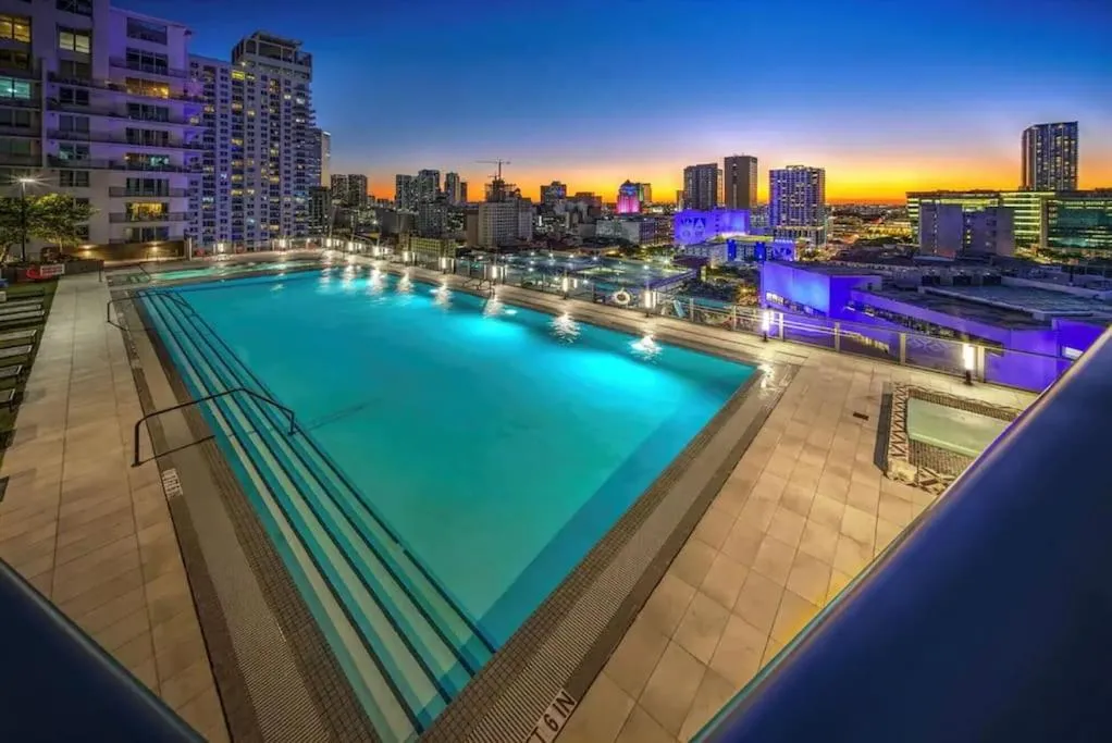 Image 2 of Luxury 2BR Corner Apt Downtown MIA