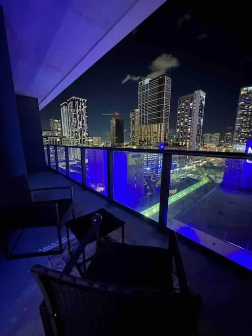 Image 6 of Luxury 2BR Corner Apt Downtown MIA