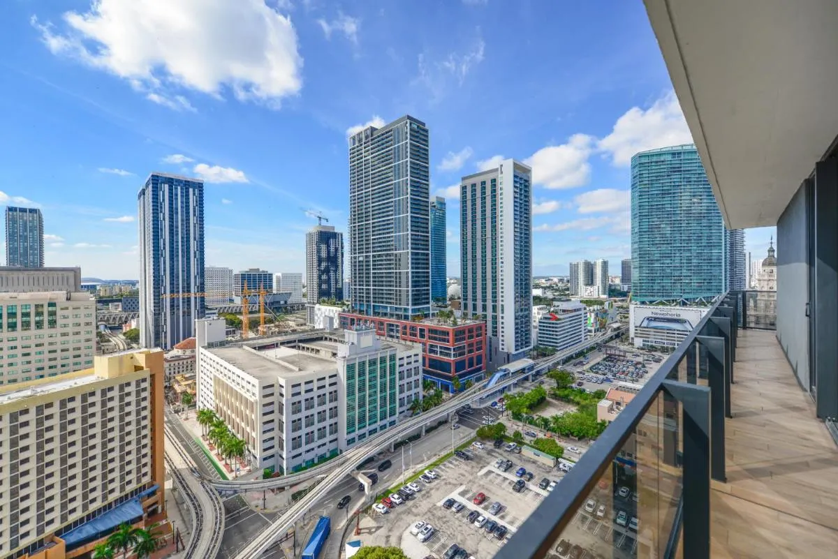 Image 4 of Luxury 3BR Condo Ocean Views at Bayside Miami
