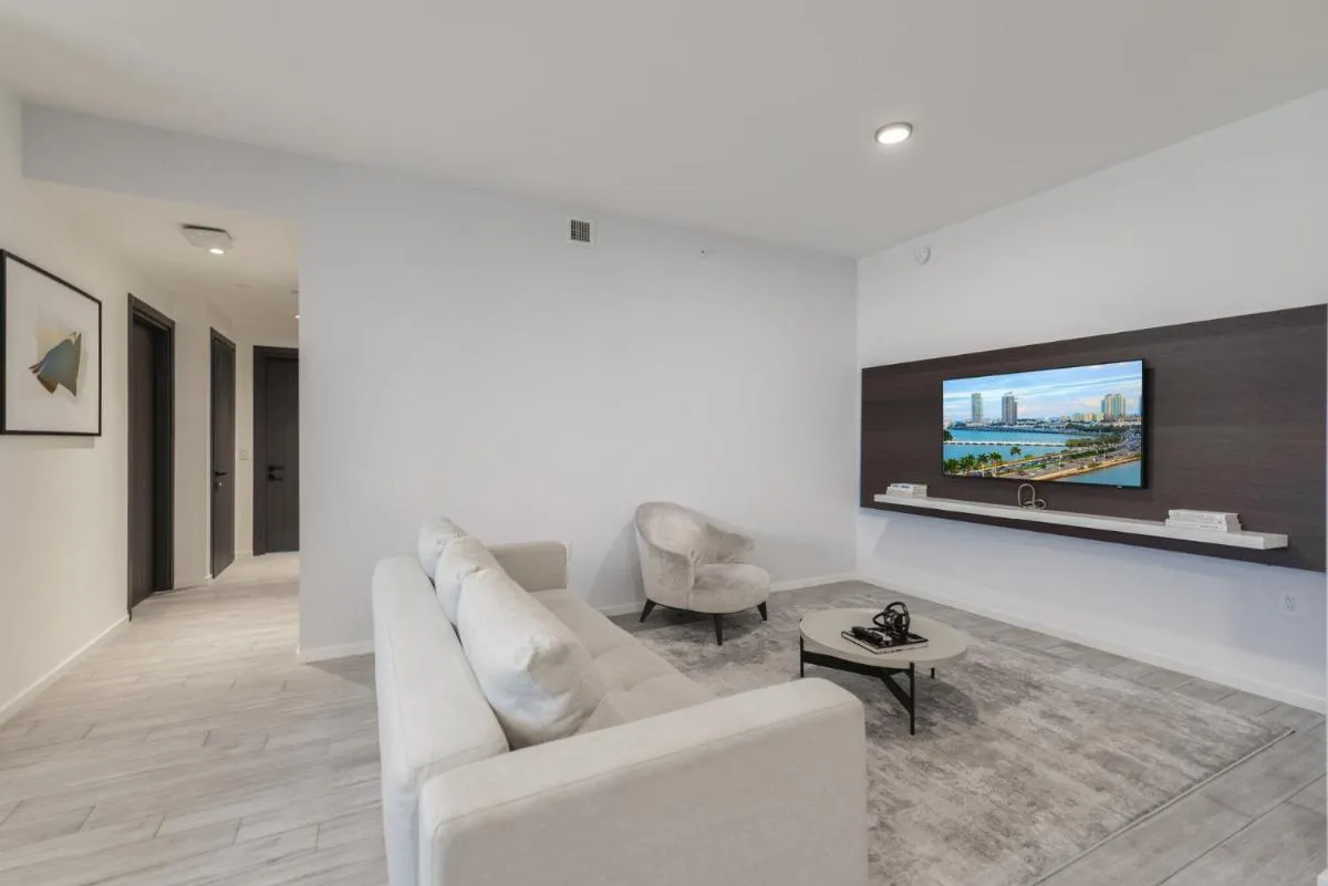 Image 3 of Luxury 3BR Condo Ocean Views at Bayside Miami