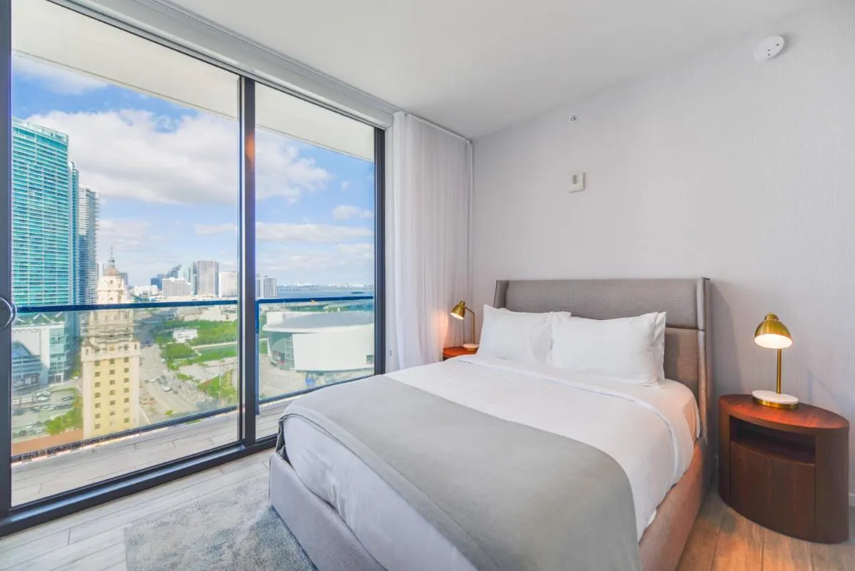 Image 2 of Luxury 3BR Condo Ocean Views at Bayside Miami