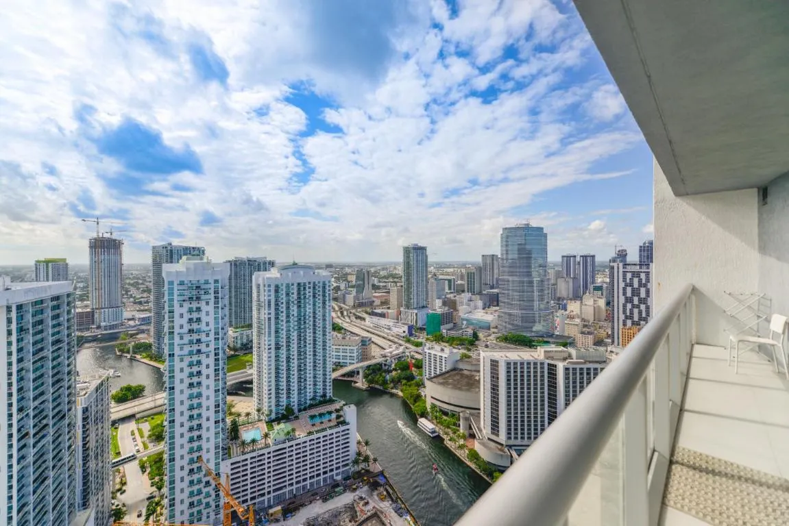 Image of Luxury 45th Floor Suite at Icon
