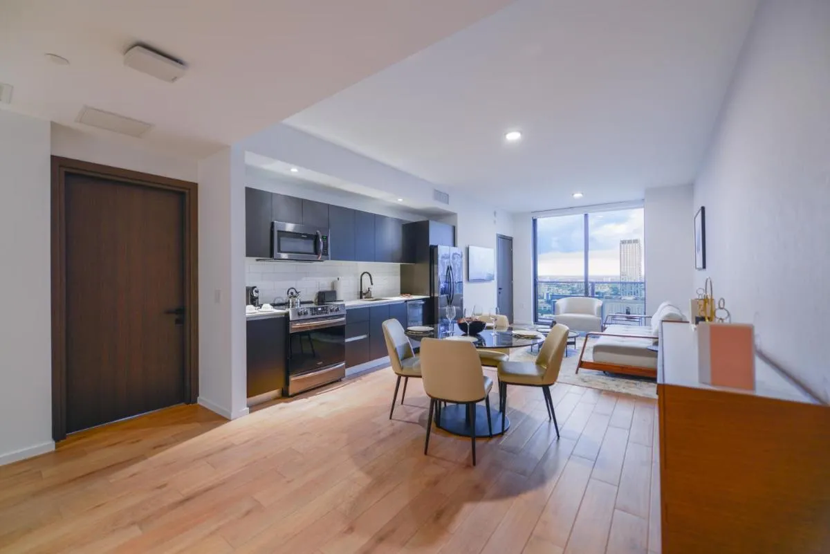 Image 2 of Luxury Condo with Amazing view Near to Bayside