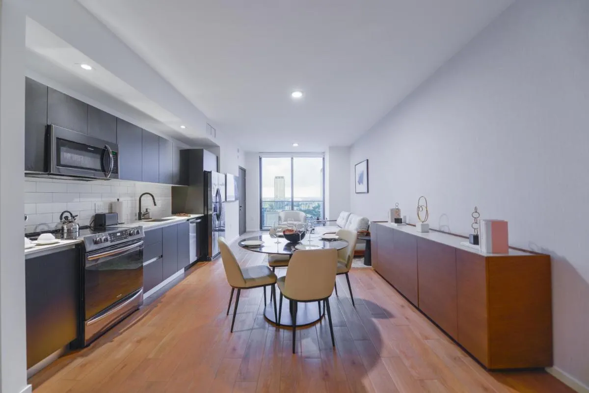 Image 4 of Luxury Condo with Amazing view Near to Bayside