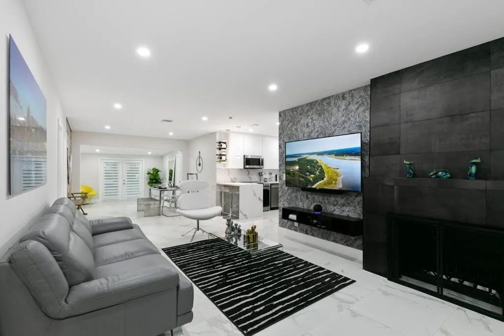 Image 2 of Luxury Private 5BR Miami Vibe Villa