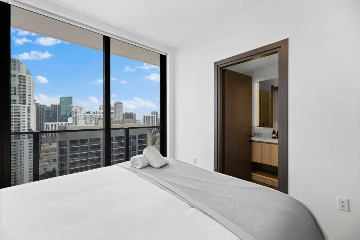 Image 4 of Luxury & Spacious 3BR Condo at Downtown Miami