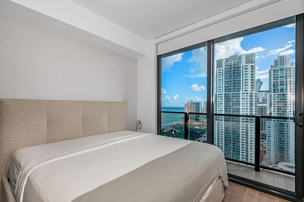 Image 2 of Luxury Studio Downtown Miami – Bayside View